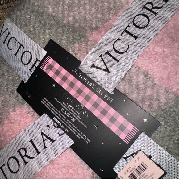 Victoria'S Secret NWT! Grey Pink Plush Plaid Scarf One Size - Picture 8 of 9